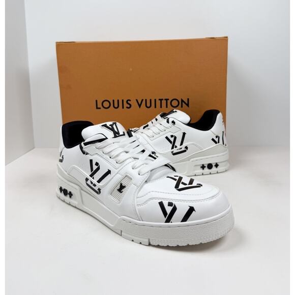 Athletic_Shoes